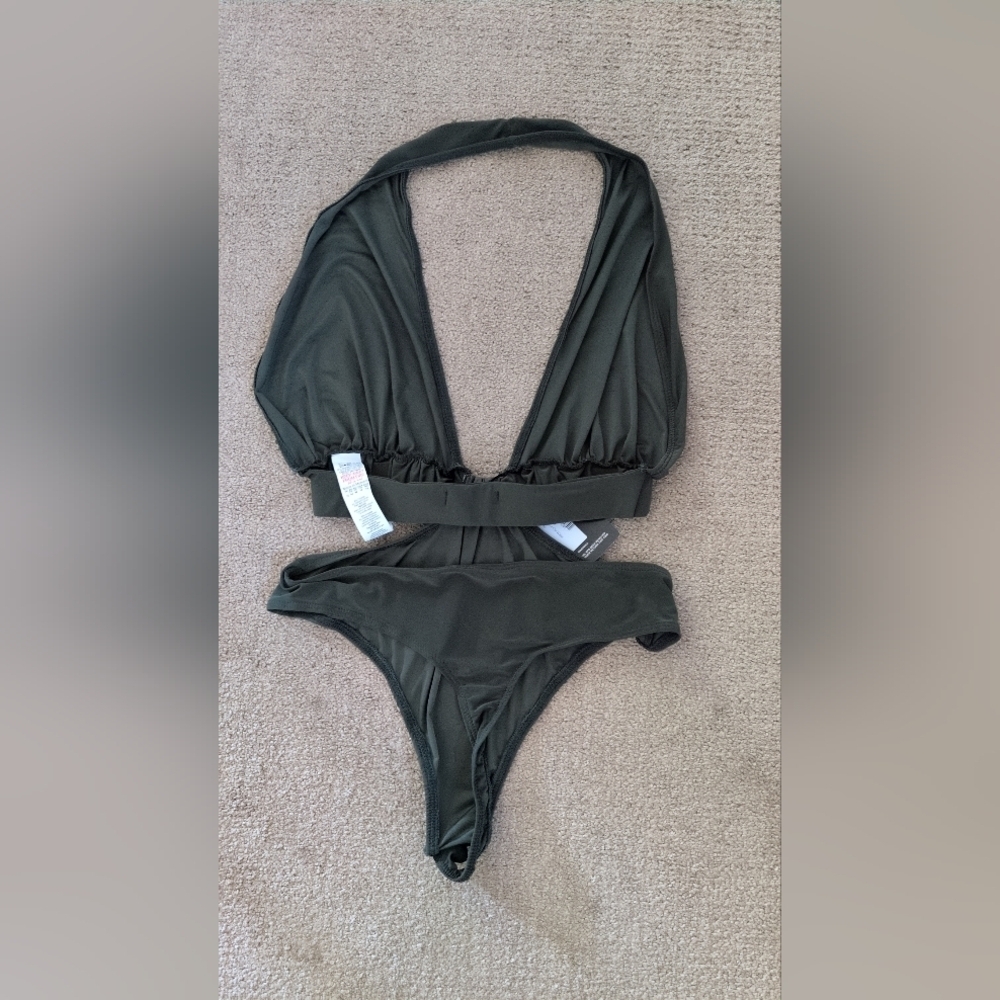 Pretty Little Thing Khaki Slinky Plunge Cut Out Waist Bodysuit - Picture 8 of 12